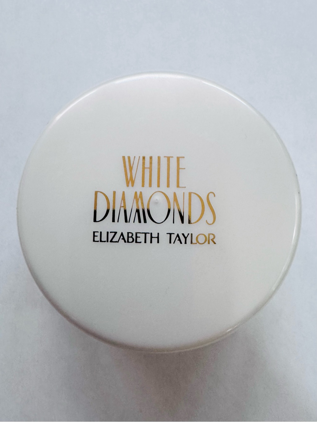 New Elizabeth Taylor White Diamonds Body Radiance Perfumed Body Powder